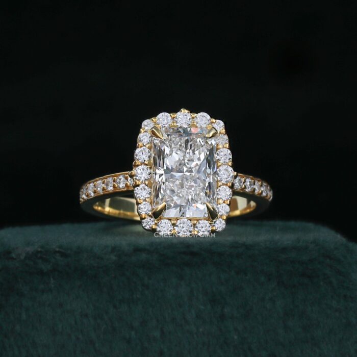 radiant cut diamond ring​