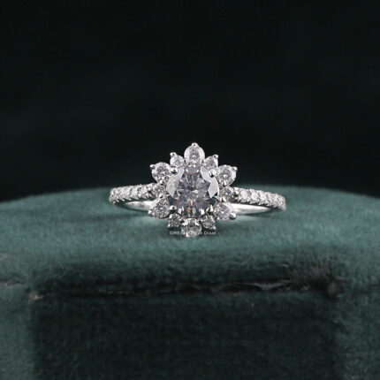 round diamond engagement ring