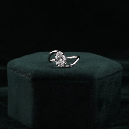 oval cut diamond ring