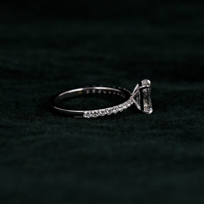 emerald and diamond ring