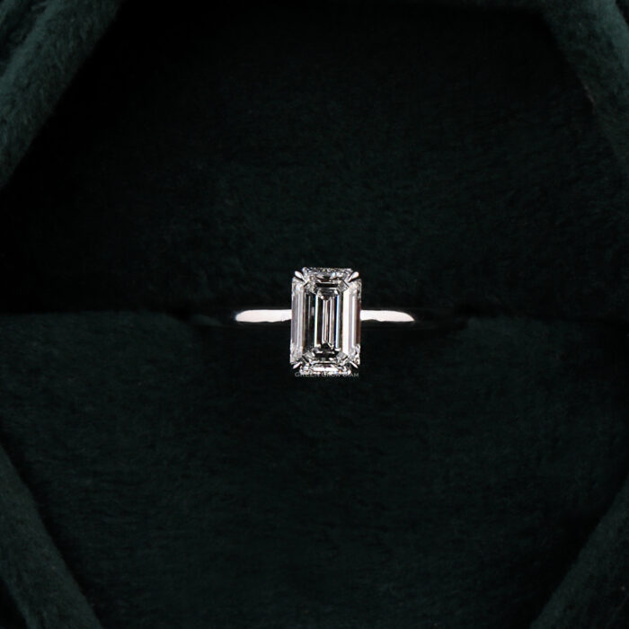 emerald and diamond ring