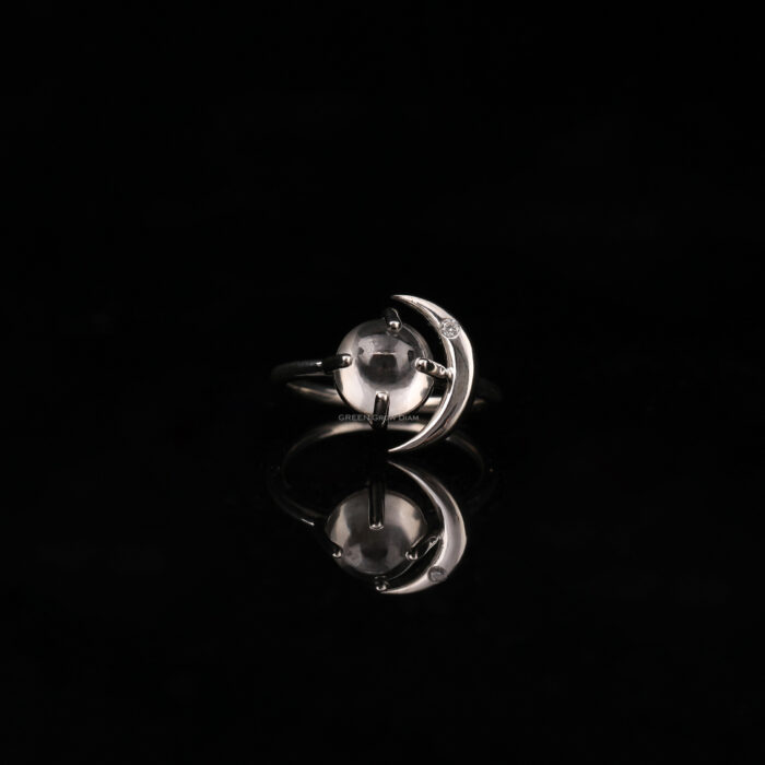 round cut diamond ring