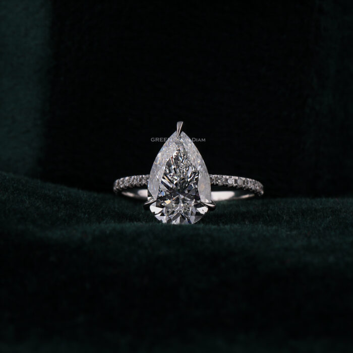 pear shape diamond ring