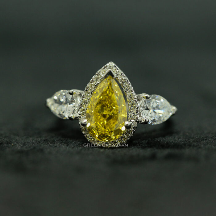 pear shape diamond ring